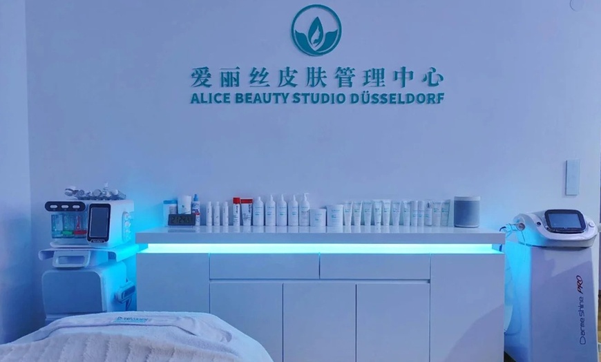 Image 8: 45 Min. Carbon Laser Peeling oder IPL Behandlung nach Wahl für 1 Pers.