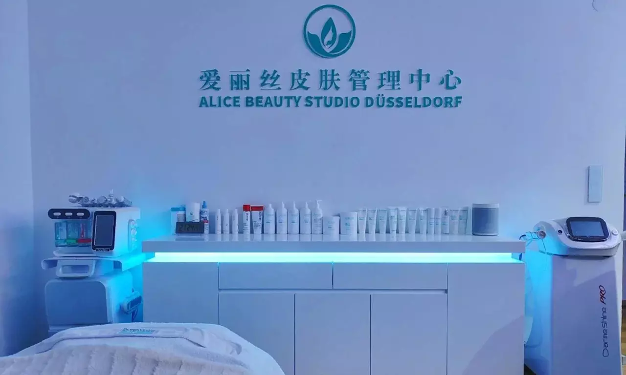 45 Min. Carbon Laser Peeling oder IPL Behandlung nach Wahl für 1 Pers.