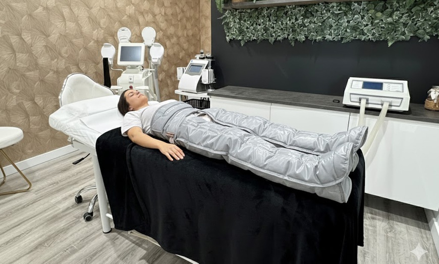 Image 1: Presoterapia y masaje drenante manual en paquetes flexibles