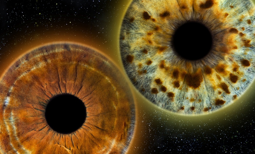 Image 7: Fotografía artística del iris del ojo con impresión en 15 x 20 cm