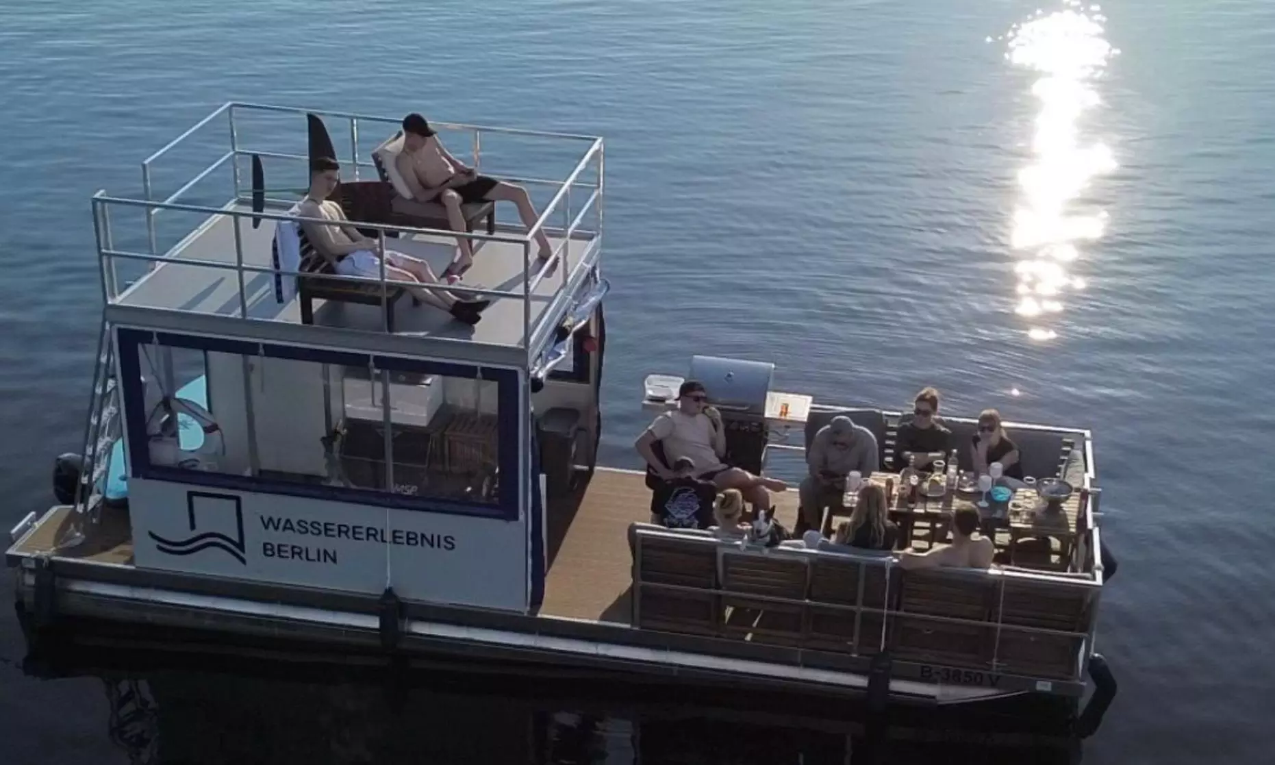 8 Std. Grillboot mieten in Berlin für bis zu 14 Personen (Mo-Do)
