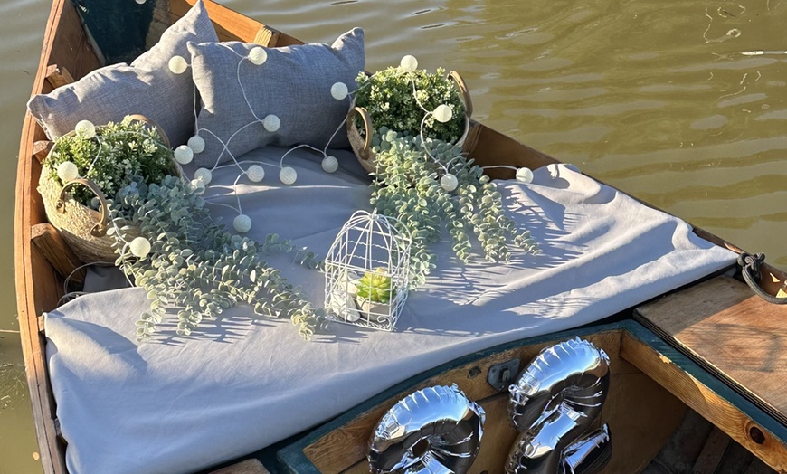 Image 4: Paseo privado en barca para ver la puesta de sol para 2 o 4 personas 