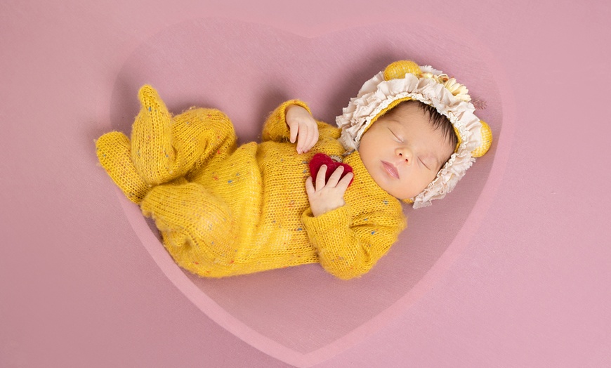 Image 10: Sesión de fotos de embarazo o recién nacido a elegir para 1 persona
