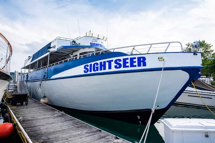 Experience Breathtaking Skyline Views & Live DJ Sets on a Chicago Party Boat Cruise