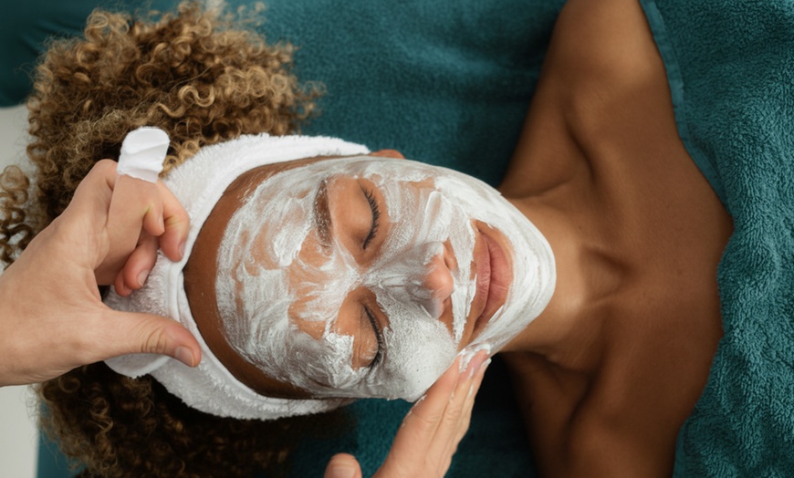 Image 1: Verzorgende en effectieve behandelingen voor een stralende huid