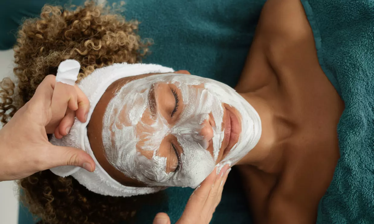 Verzorgende en effectieve behandelingen voor een stralende huid