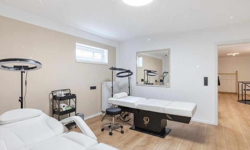 Image 2: Gesichtsbehandlung oder Hydrogen-Behandlung opt. mit Augenbrauenfärben