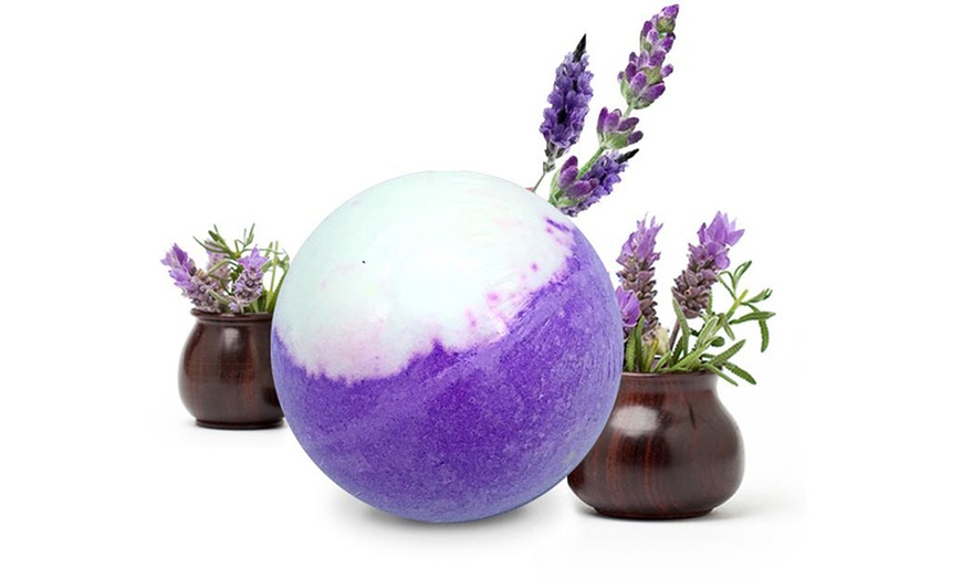 Image 4: Six Scented Bath Bombs