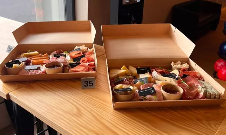 Défiez vos proches avec une partie de bowling pour 2 ou 4 personnes