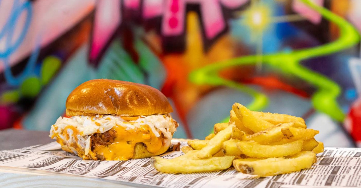 Menú de hamburguesas para dos personas con opción de postre en Madrid
