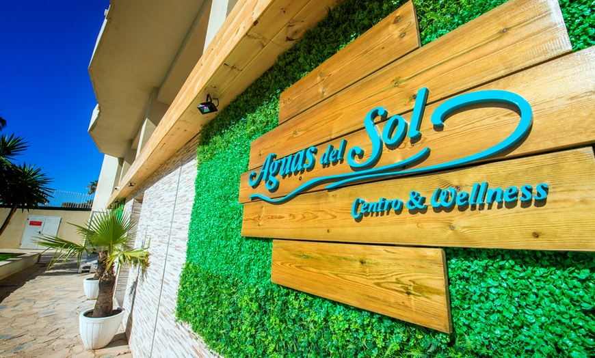 Image 3: Facial con exosomas, dermapen y limpieza profunda en rostro completo