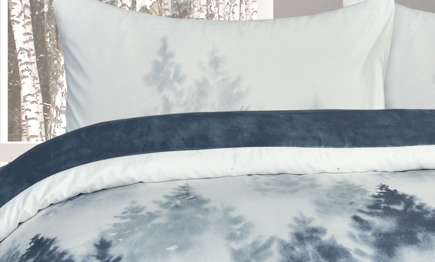 Image 4: Super Soft Reversible Misty Forest Duvet Set 