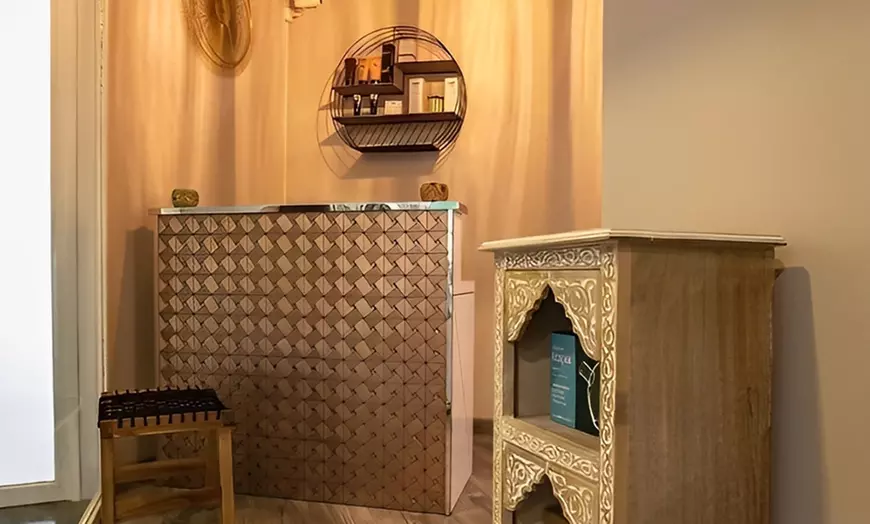 Image 9: Masajes y rituales con aceites, infusión o vino  