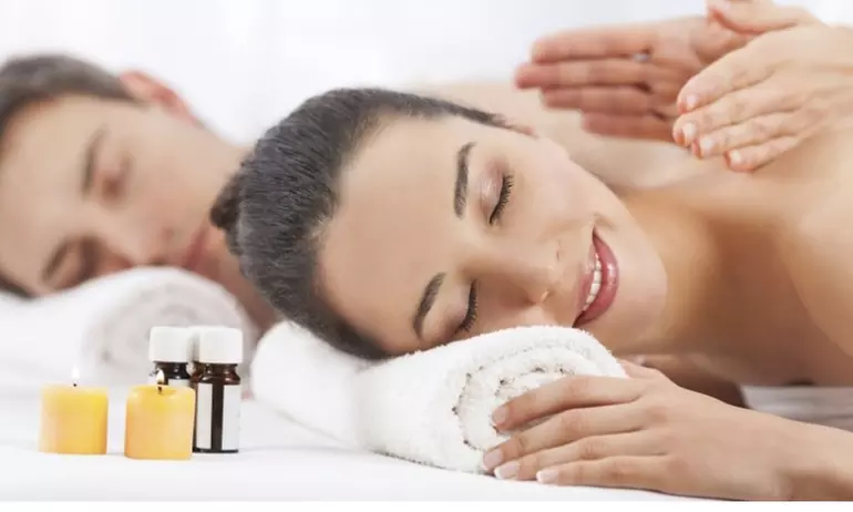 60 Minutes Couples Massage with Hot Stone, Aromatherapy, and Hot Towel