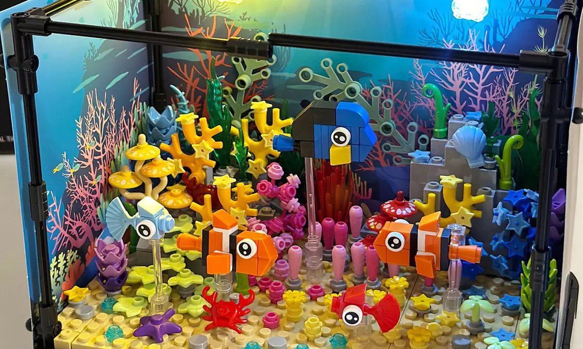 Aquarium Building Block Kit with Night Lights - 570 Pieces