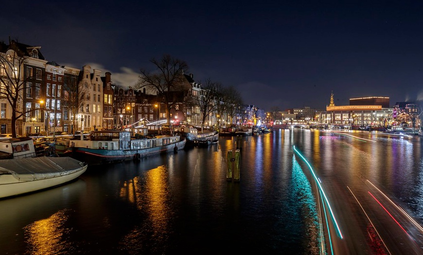 Image 3: Nächtliche Grachten-Rundfahrt in Amsterdam für 1 Erwachsenen / 1 Kind