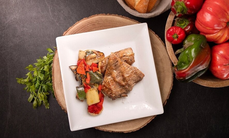 Image 7: Menú para 2 o 4 personas con botella de vino