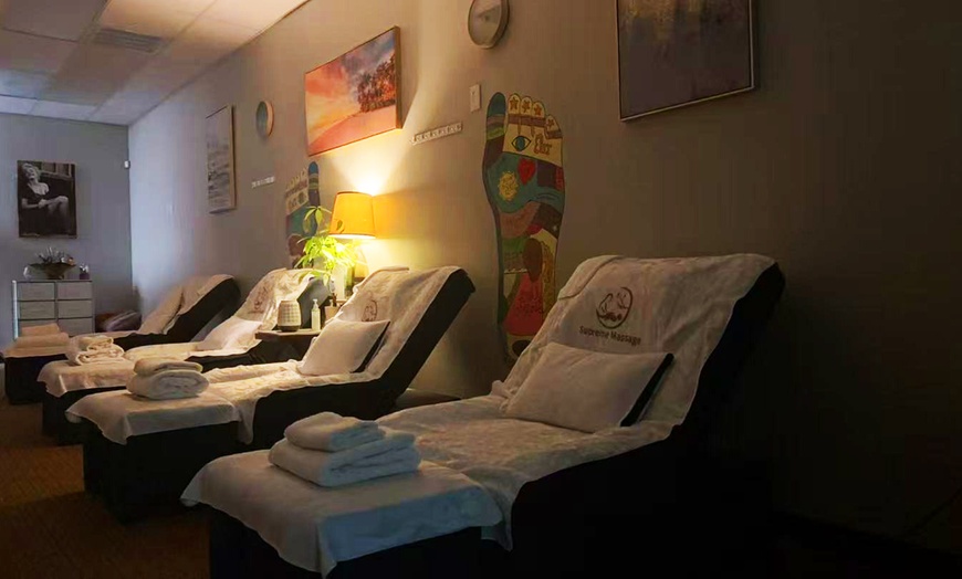 Image 4: Massage & Reflexology Experience with Hot Stones
