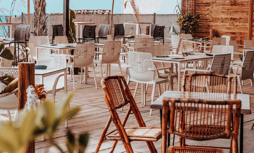 Image 3: Cena especial con vistas al mar: menú con cóctel incluido para 2 o 4