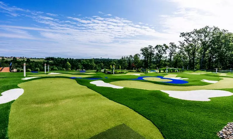 Admission to the Putting Course for 1 or 2 Children Or Up to 4 Adults