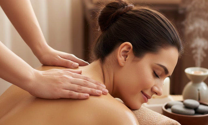 Image 1: Massage relaxant : pause bien-être chez CinqParis