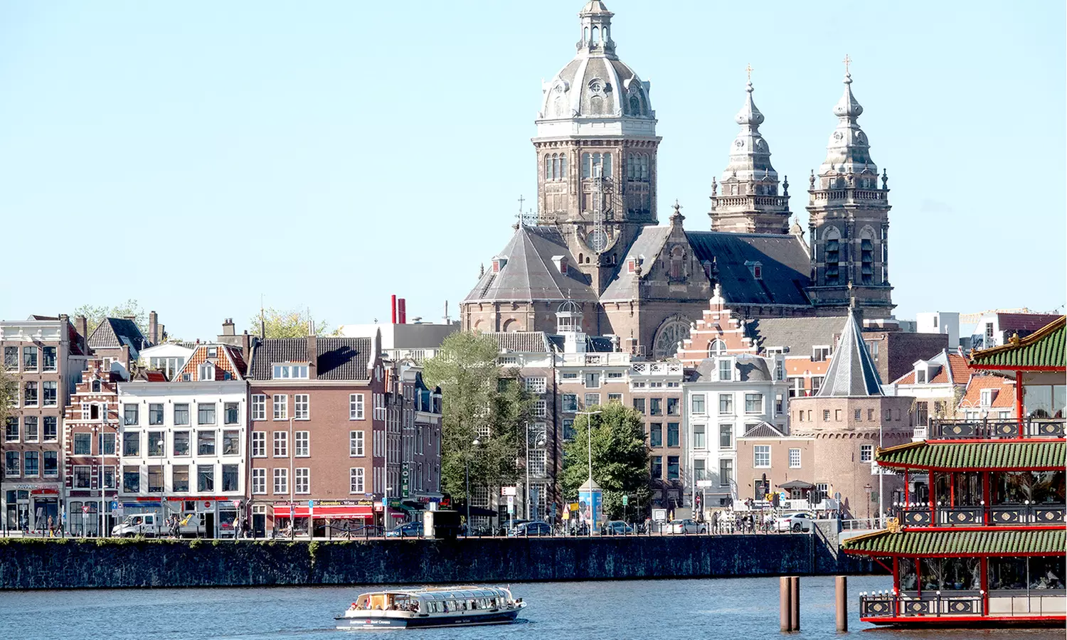 Rondvaart van 75 minuten door Amsterdam met daarna een burgermenu