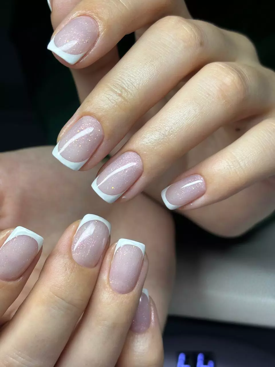 Stylizacja hybrydowa ze wzmocnieniem: zadbane dłonie i stopy