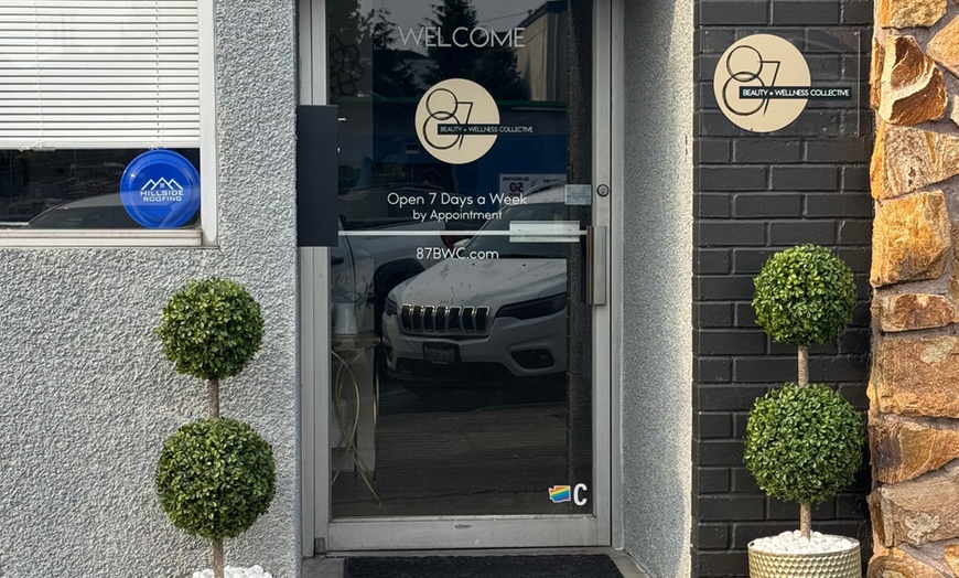 Image 3: Achieve silky skin with Brazilian 5+ weeks growth