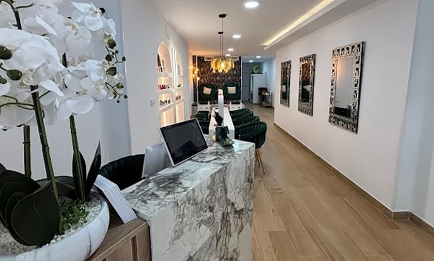 Image 14: Peluquería con lavado, masaje craneal y corte, peinado, tinte o mechas