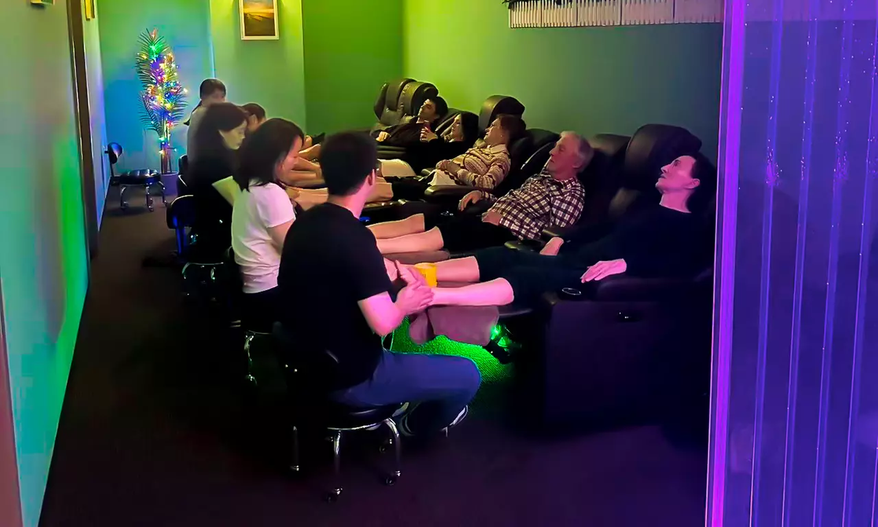 One 60 or 90-Minute Couples Massage Experience