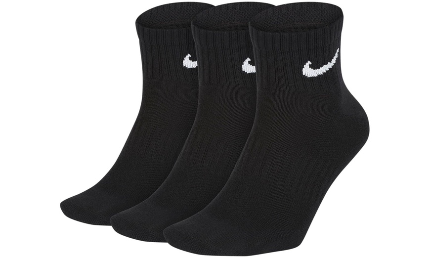 Image 3: Three Packs of Nike Everyday Cushioned Ankle Socks 