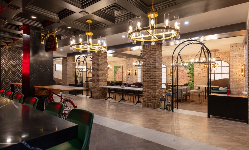 Image 23: Midtown Manhattan hotel near Grand Central w/ Grab and Go credit