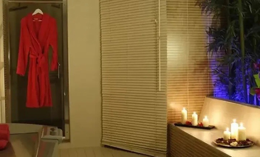 Image 4: Masajes relajante, corporal con velas y de cabeza indio en NH Clínicas