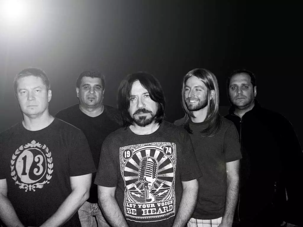 Too Fighters with Jagged Little Pill on April 15 at 7 p.m. - Primary Image