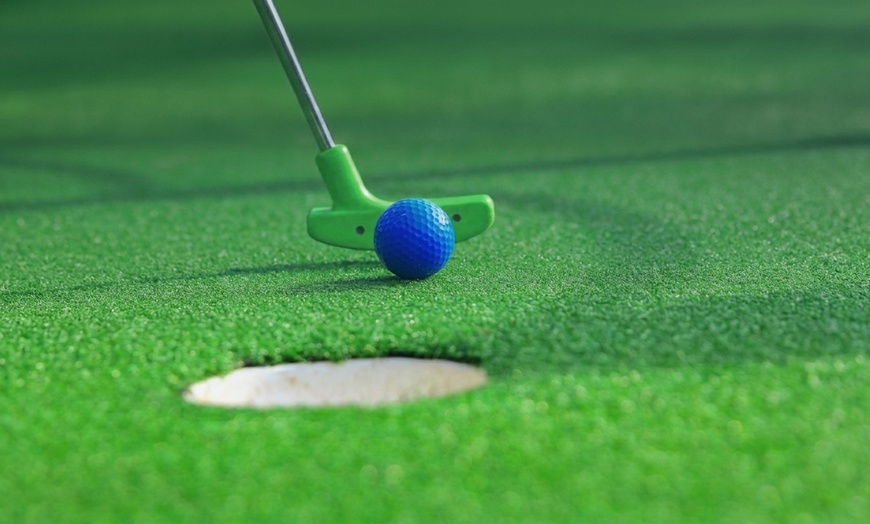 Image 3: Mini Golf & Frozen Dessert – Golfland @ Victory Park, North Ridgeville