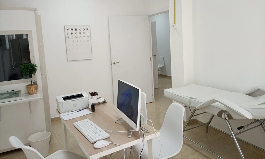 Image 2: Sesión de fisioterapia avanzada con diagnóstico inicial