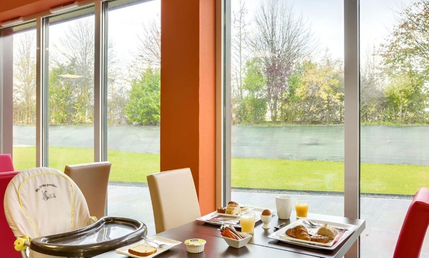 Image 14: Normandie : chambre double avec petit-déjeuner