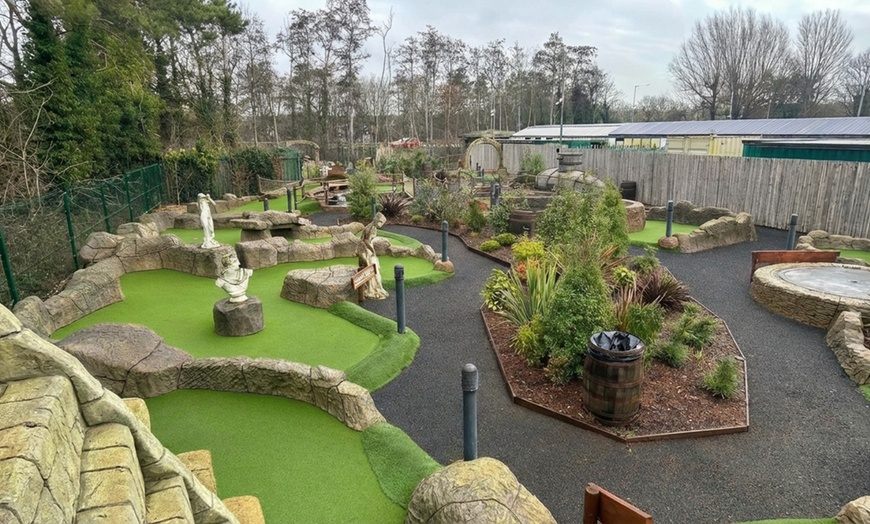 Image 3: Adventure Golf 18 Holes - Single Adult (16+), Child(4-15) Ticket