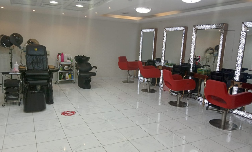 Image 3: Hair Treatment, Wash and Blow-Dry