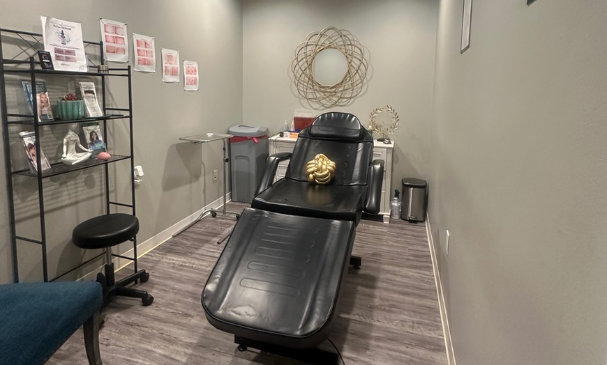 Image 4: Ultrasonic Fat Cavitation Treatments to Target Localized Fat