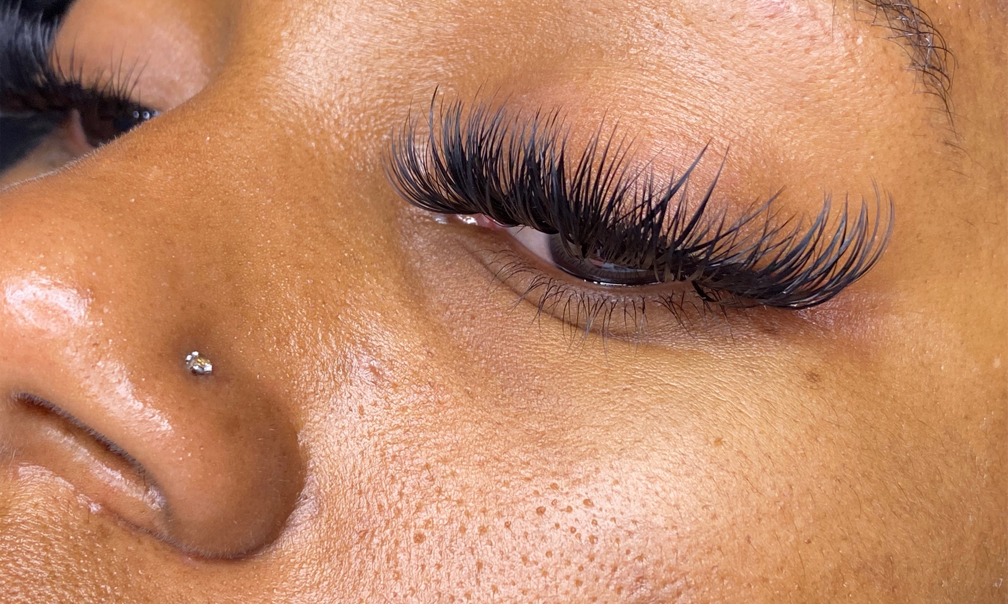 Achieve Glamour with Full Set of Eyelash Extensions!