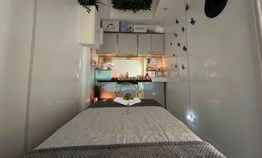 Image 6: Up to 72% Off on Salon - Hair Colour / Highlights at Inspiration Nails