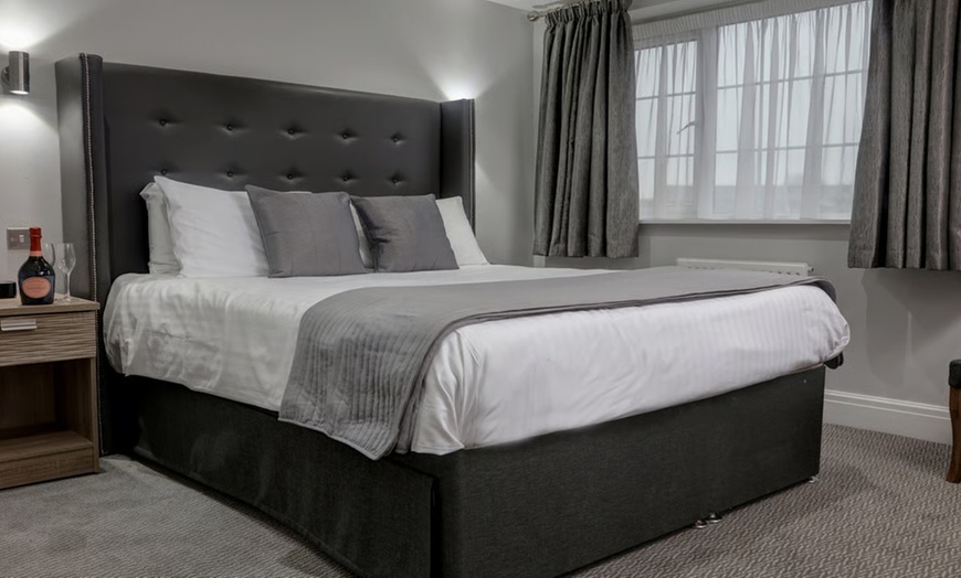 Image 7: Greater Manchester: Stay with Breakfast