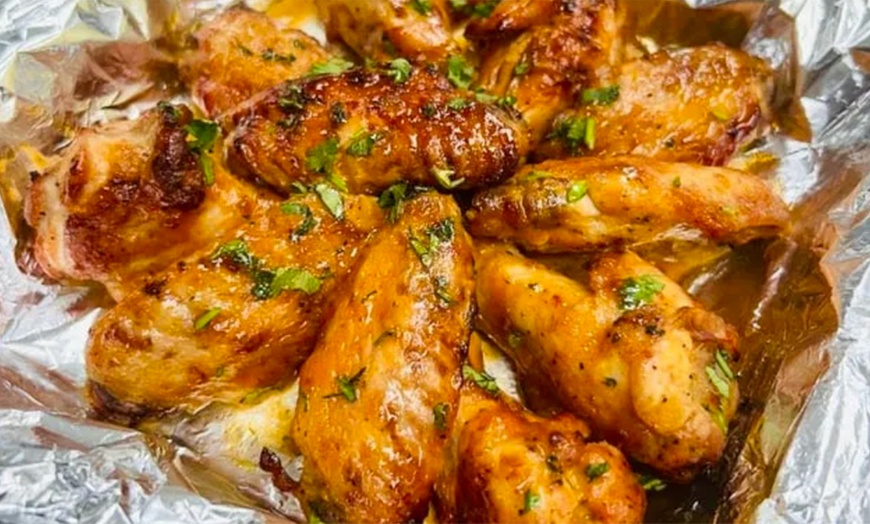 Image 4: C$20, C$40 or C$60 to Spend on Food & Drinks or Custom Large Pizza