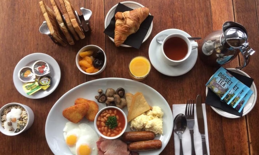 Image 7: Bournemouth: Stay with Breakfast, Tea, Coffee, Cake & Bottle Prosecco	