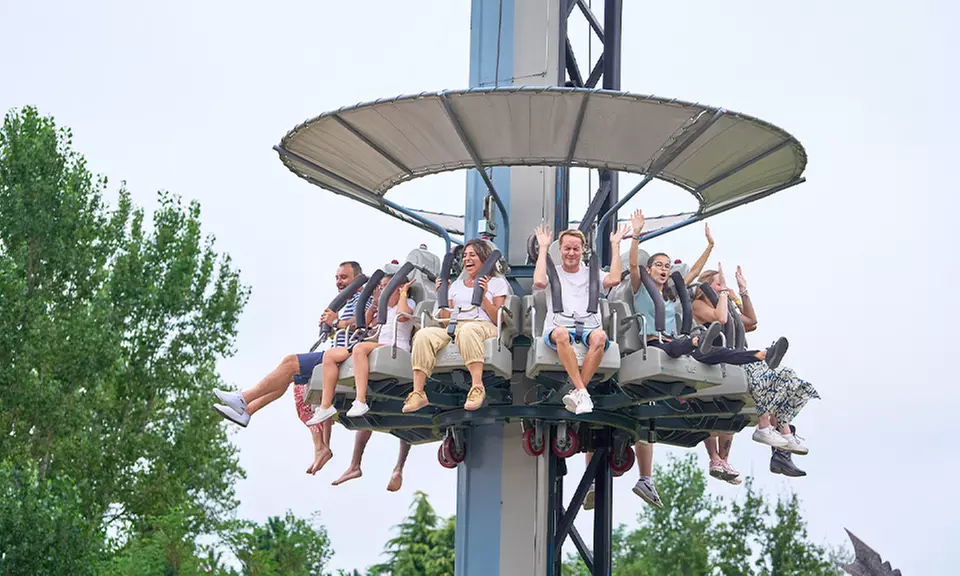Expérience multi-parcs avec attractions et sensations aquatiques