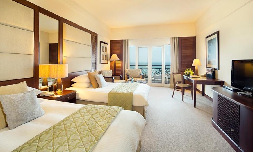 Image 3: Abu Dhabi: One Night Stay with Breakfast and Dinner