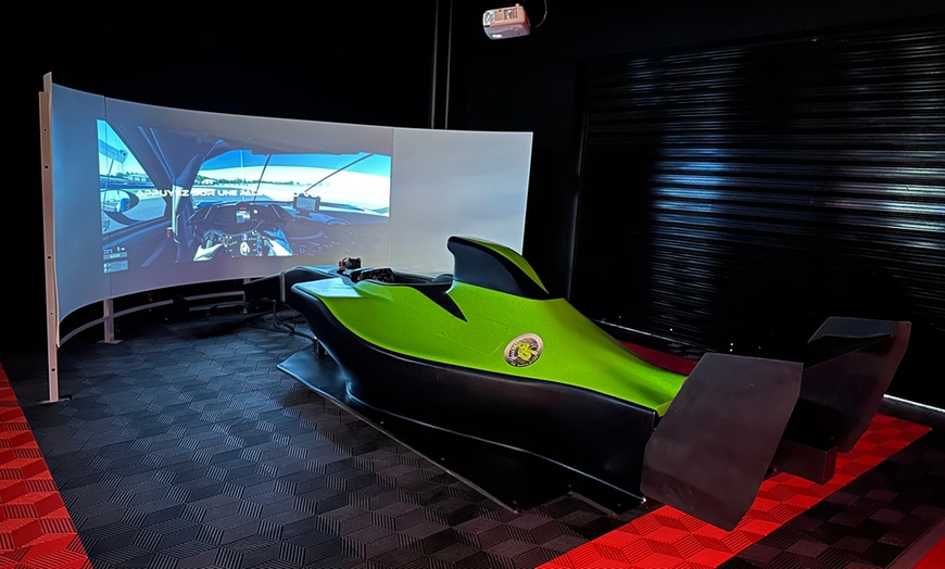Image 4: Une session GT (30 min) ou F1 (20 min) sur simulateur de course
