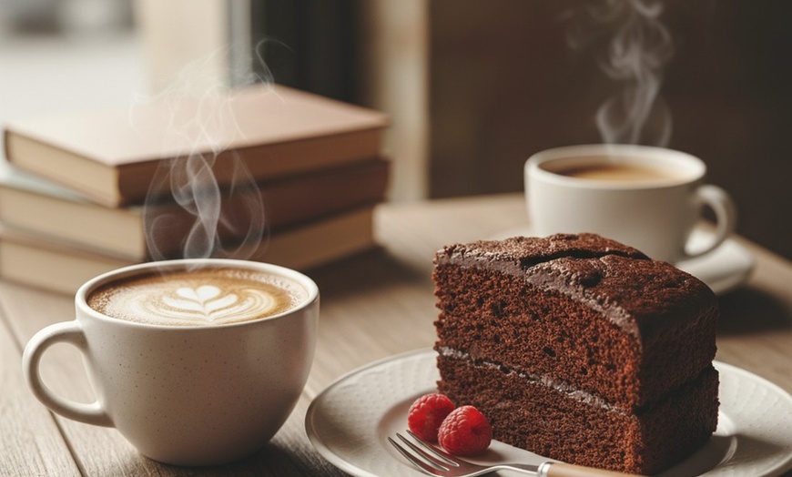 Image 1: Heißgetränk & hausgemachter Kuchen nach Wahl für 1 - 4 Personen