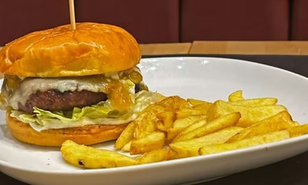 Para 2 personas: menú con 1 entrante, 2 burgers con patatas y 2 bebidas - El Bistró de Montecarmelo